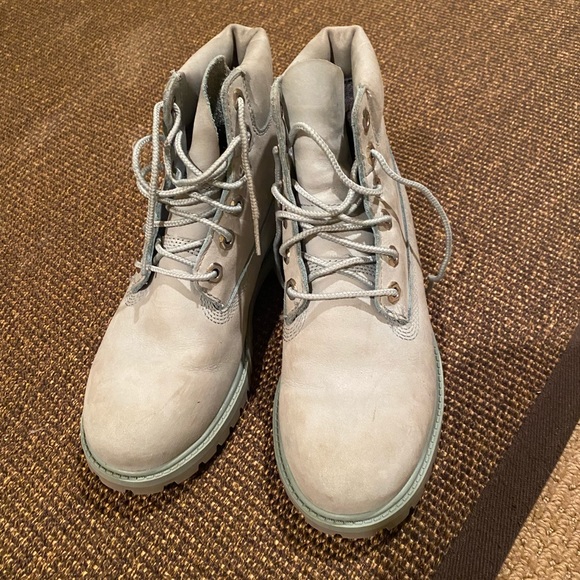 Timberland shoes for boys or girls, size 4. Color is light blue. Good condition - Picture 3 of 11